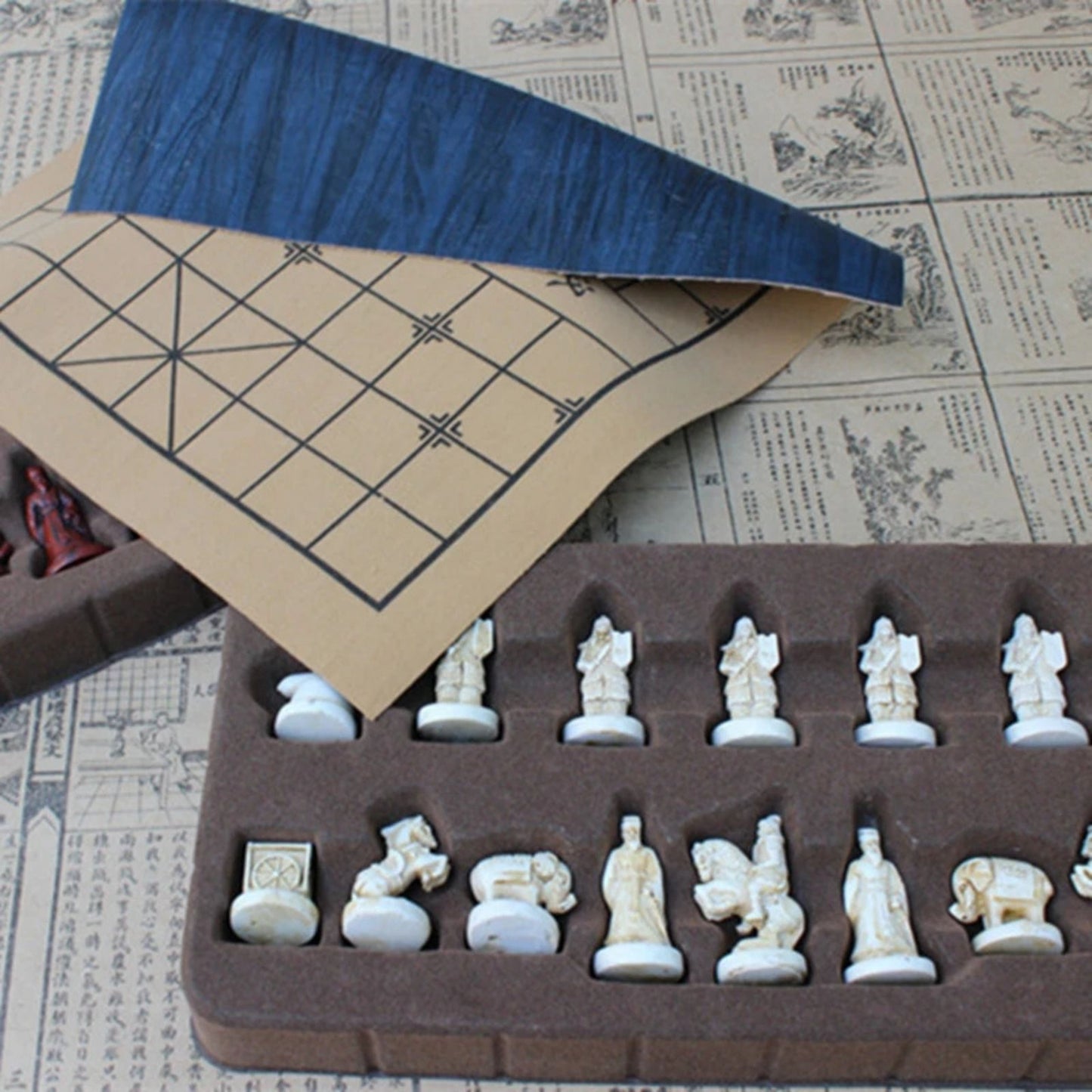 Set Tradicional de Ajedrez Chino Retro con Piezas de Resina y Tablero Suave – Calidad Superior para Juegos Clásicos