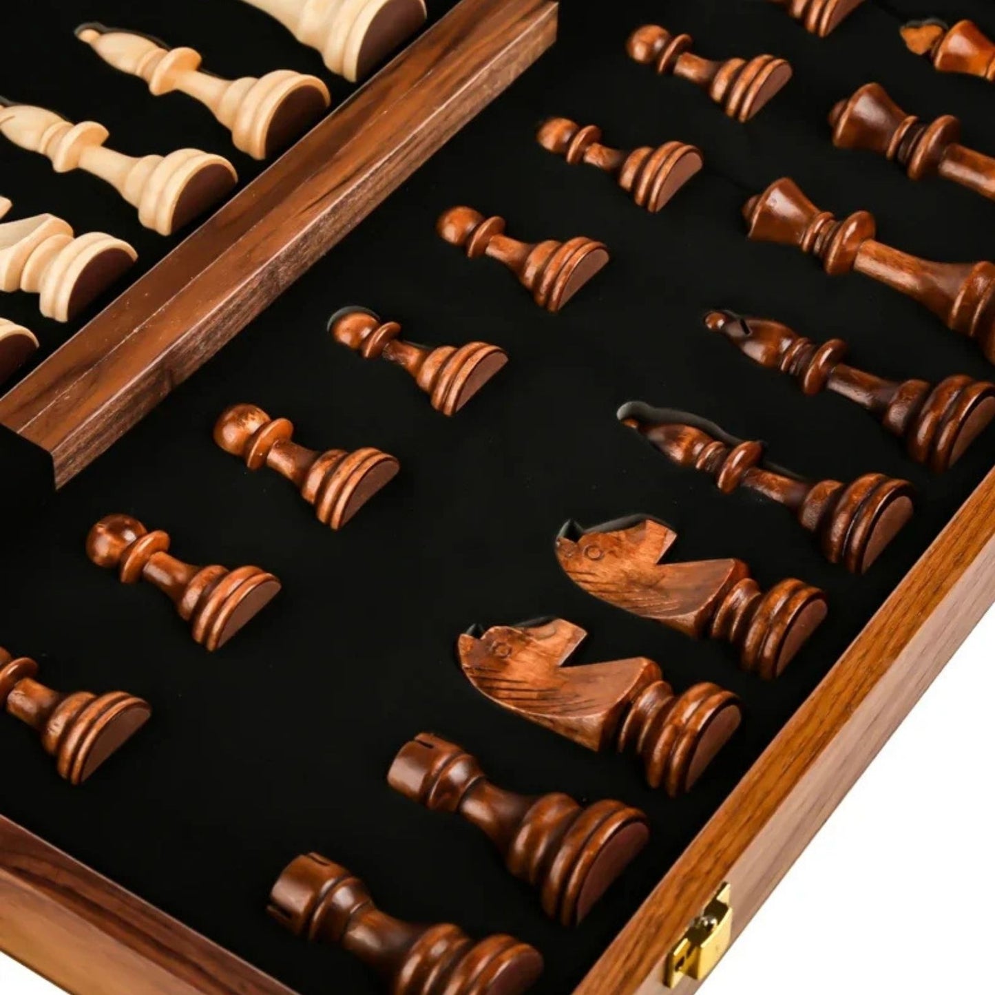 Set de Ajedrez Clásico Plegable de Madera Maciza con Figuras Talladas a Mano y Tablero de Nogal
