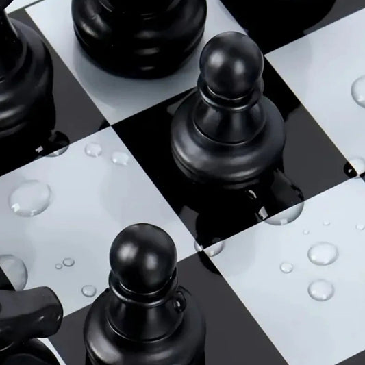 Set de Ajedrez Internacional Magnético y Plegable con Tablero de Plástico – Ideal para Juegos en Familia