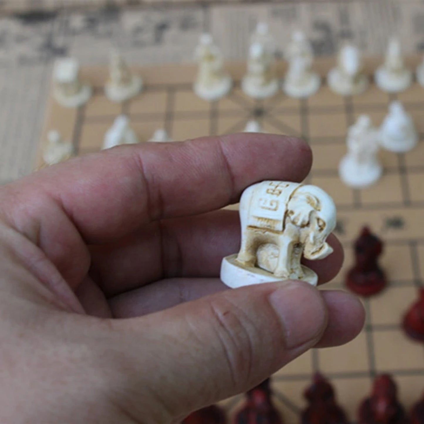 Set Tradicional de Ajedrez Chino Retro con Piezas de Resina y Tablero Suave – Calidad Superior para Juegos Clásicos